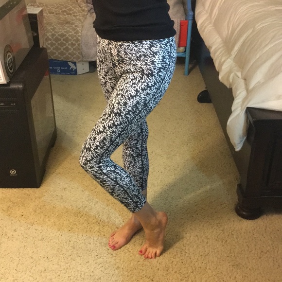 Like new Nike Dri-fit Workout Capris pants - Picture 2 of 8